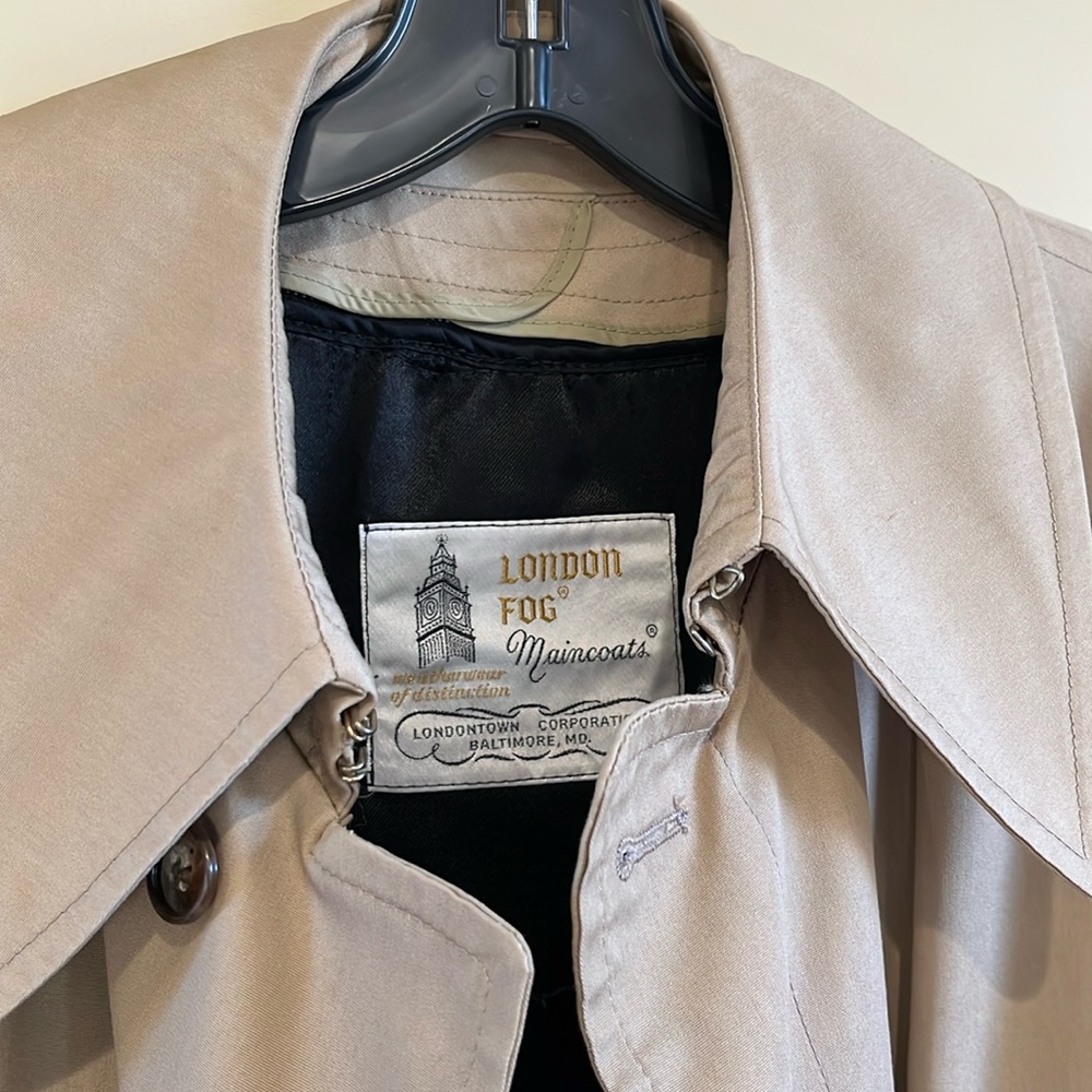 Men’s London Fog trench coat. NWOT size 38 Reg.